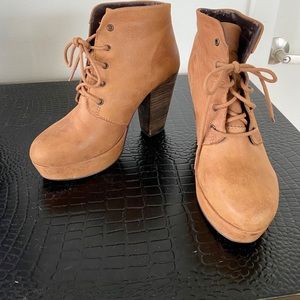 Steve Madden Raspy leather platform bootie